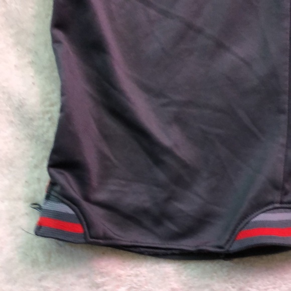 Wilson boy jogging pants in dark gray with details in red. Size XL (18/20) - Picture 7 of 12